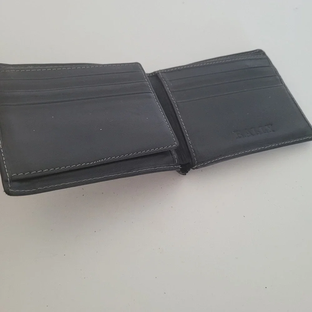 Bally Mens Black Leather Bifold Wallet Zippered Bill Pocket Contrast Stitching